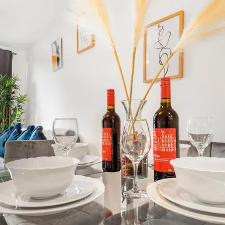 Oceanic Bliss - Monthly With Free Park & Netflix Apartment Birmingham